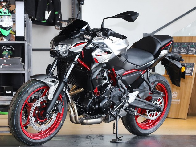 Carénages Moto Kawasaki Ninja Z650 2020-2023 - Noir Argent Rouge